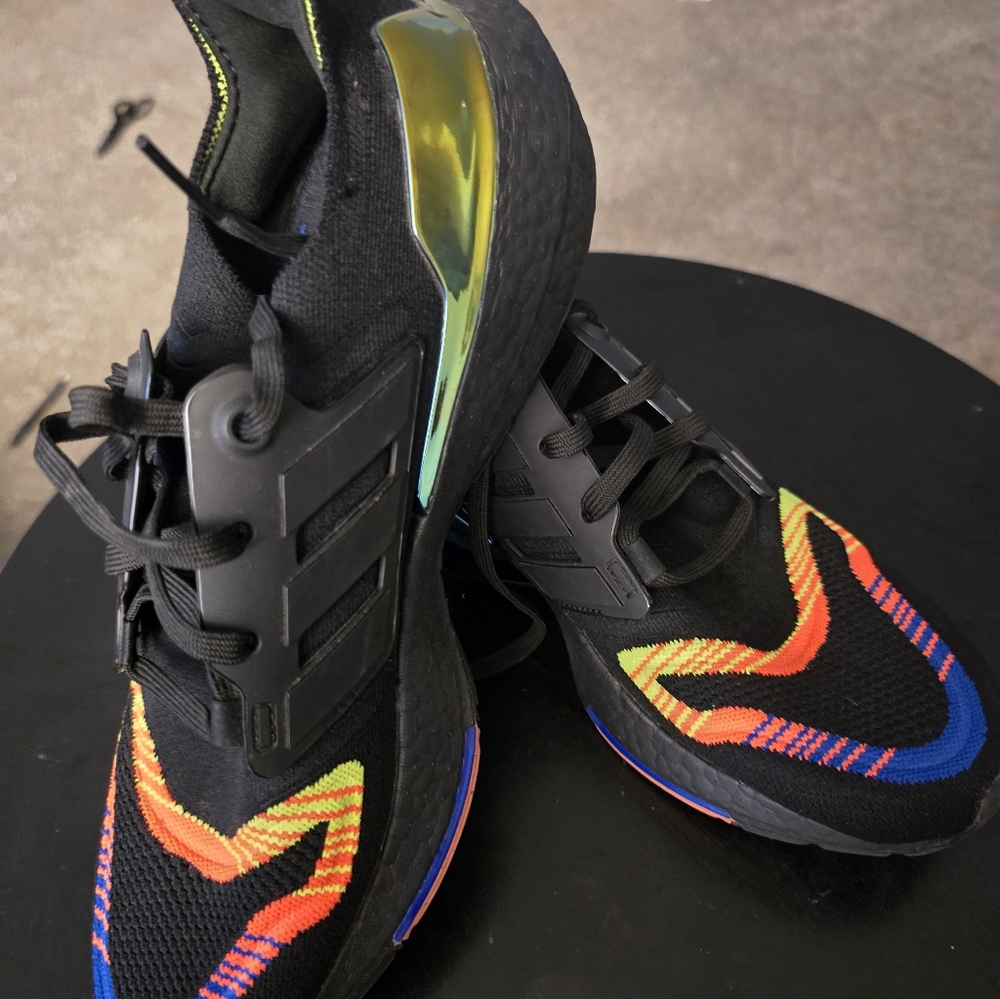 Adidas UltraBoost 22 'Linear Energy Black' Mens 10 Excellent Condition